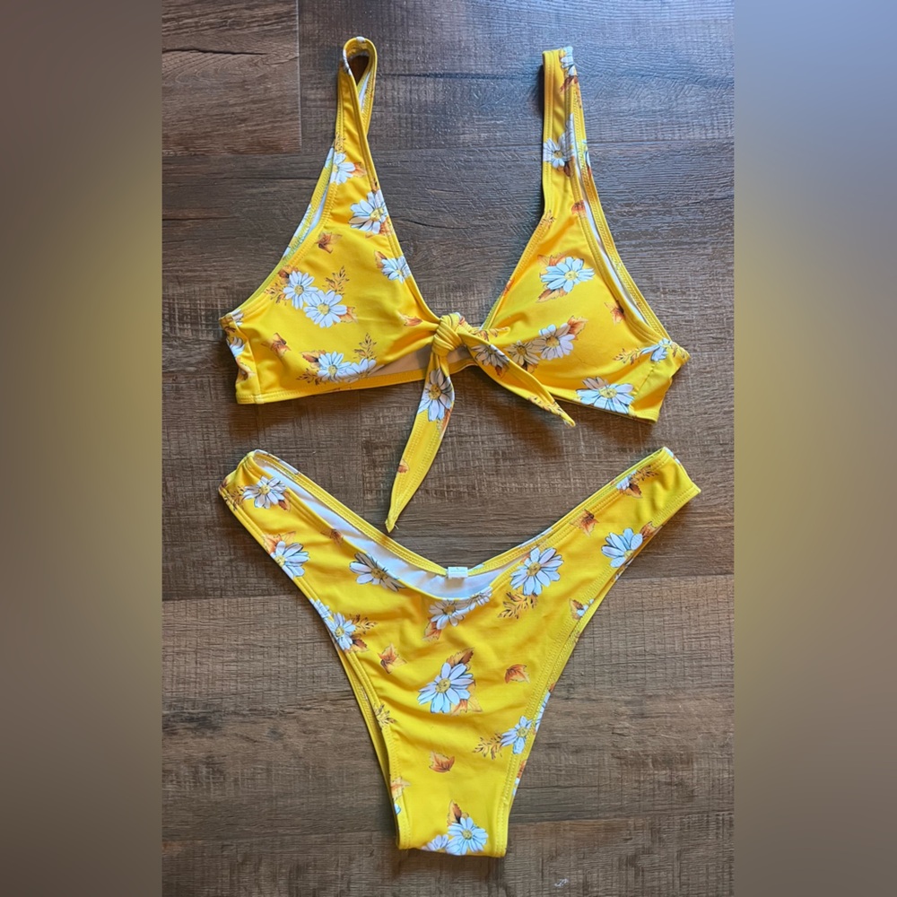 Floral Yellow Bikini Set with tie front. Women’s Size Large.